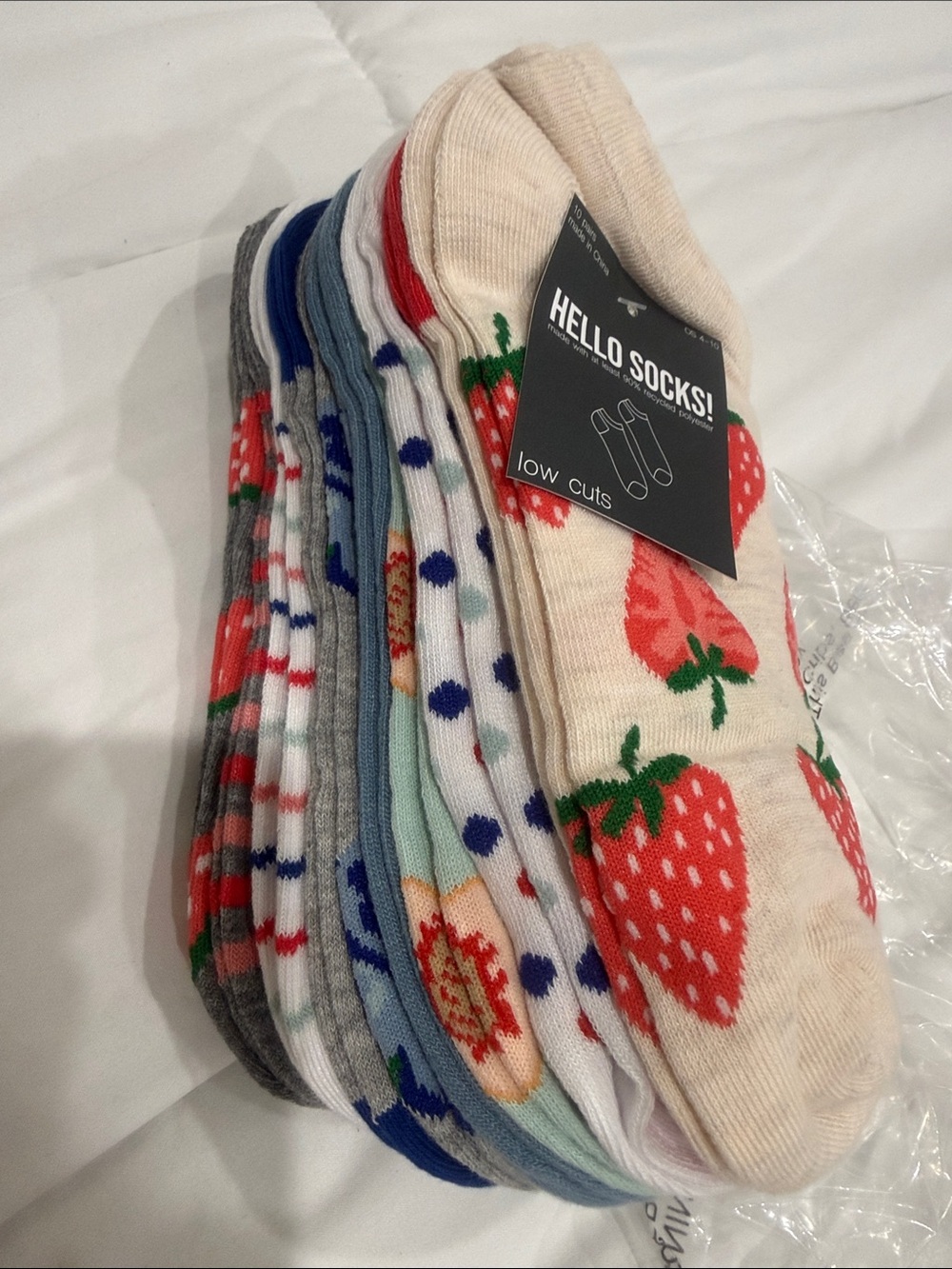 Hello Socks! Low Cut Strawberry Pattern Men's No-Show Socks - Beige & Multi-Pack